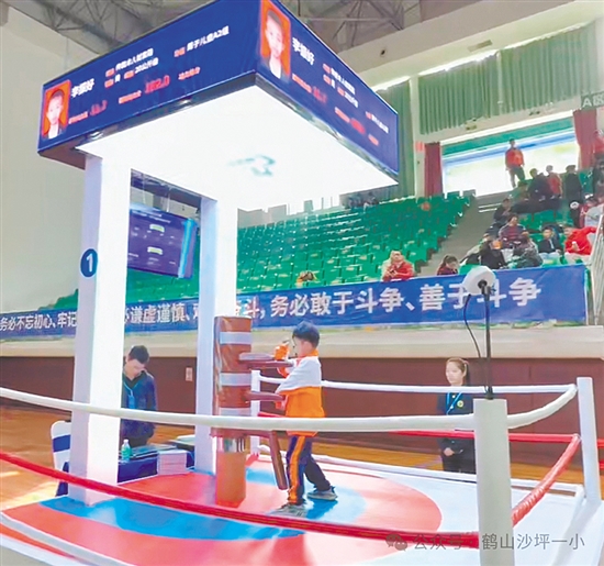 賽場(chǎng)上，沙坪街道第一小學(xué)（東校區(qū)）的武術(shù)小將們盡展風(fēng)采。