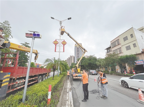 平安財(cái)險(xiǎn)江門中心支公司開展“平安紅綠燈”道路安全風(fēng)險(xiǎn)減量公益行動(dòng)。