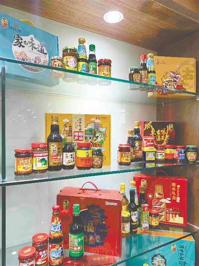 東古推出多款禮盒套裝。