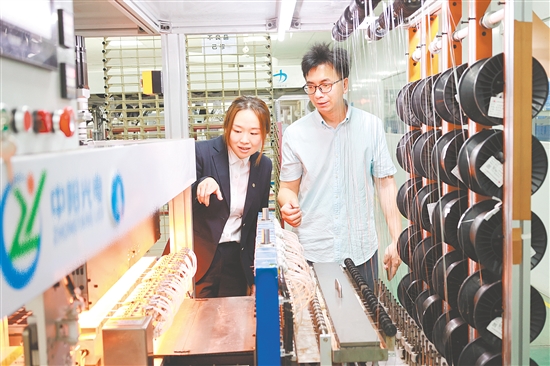 中行工作人員走進(jìn)企業(yè)了解需求。