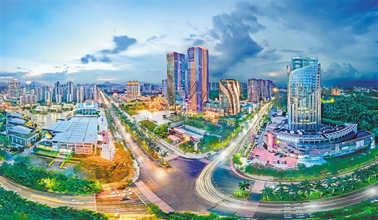 商圈是城市商業(yè)的重要載體。蓬江區(qū)推動環(huán)五邑華僑廣場商圈向全市首個百億商圈邁進(jìn)，同時發(fā)揮核心商圈影響力，創(chuàng)新多元化消費(fèi)業(yè)態(tài)，營造更加濃厚的商圈氛圍。環(huán)市街道供圖