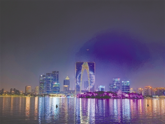 阿芬一家打卡蘇州城市地標(biāo)。