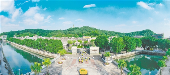 梁啟超故居坐落于茶坑村中心，是當?shù)亻_展愛國主義教育、家風傳承教育的重要陣地。