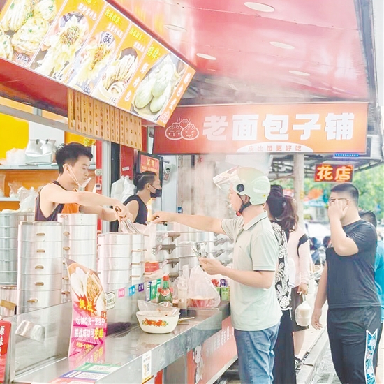 酥包堂的包子深受市民歡迎。
