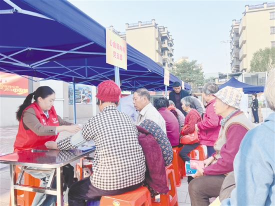 義診吸引來眾多村民。