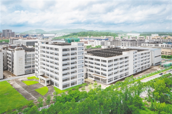 雅瑤鎮(zhèn)堅(jiān)定不移走工業(yè)強(qiáng)鎮(zhèn)之路，推動省產(chǎn)業(yè)轉(zhuǎn)移主平臺（雅瑤片區(qū)）建設(shè)。