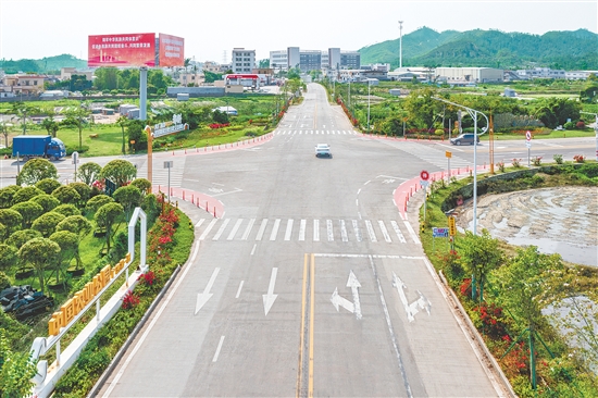 都斛鎮(zhèn)主入口是一處集交通便利、文化展示和休閑娛樂(lè)于一體的綜合性出入口，也是連通江門(mén)新會(huì)、珠海的重要交通樞紐。