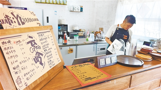 在大槐鎮(zhèn)下嶺村，“云嶺咖啡”由村里閑置的“車米屋”改造而來。