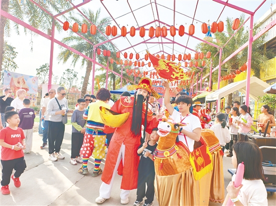 春節(jié)假期，趣味十足的巴貝高世界·比比親子樂(lè)園有著超高人氣。