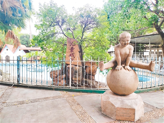 蓬萊公園內(nèi)的兒童游泳池等設(shè)施承載著不少江門人的回憶。