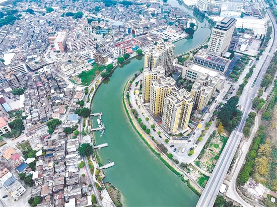 雙水鎮(zhèn)規(guī)上工業(yè)產(chǎn)值連續(xù)四年超200億元，是新會(huì)區(qū)的“工業(yè)重鎮(zhèn)”。