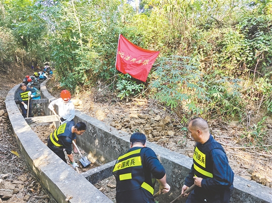 全區(qū)水利系統(tǒng)凝心聚力打好護(hù)航春耕主動仗，組織開展清淤摸排工作。