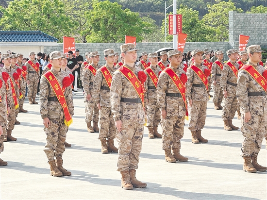 臺山市舉行2026年春季征兵入伍歡送儀式，為即將踏上軍旅征程、獻(xiàn)身強(qiáng)軍事業(yè)的臺山青年壯行。