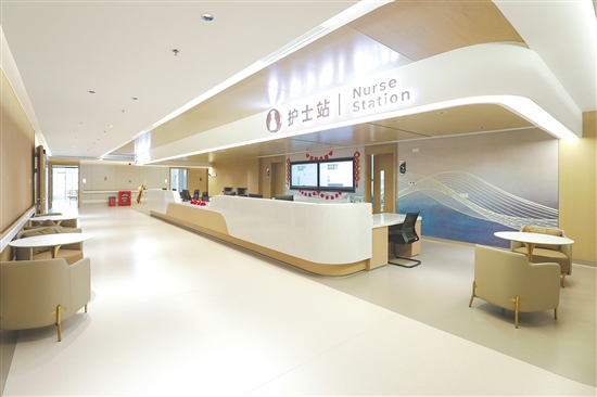 寬敞明亮的護(hù)士站。