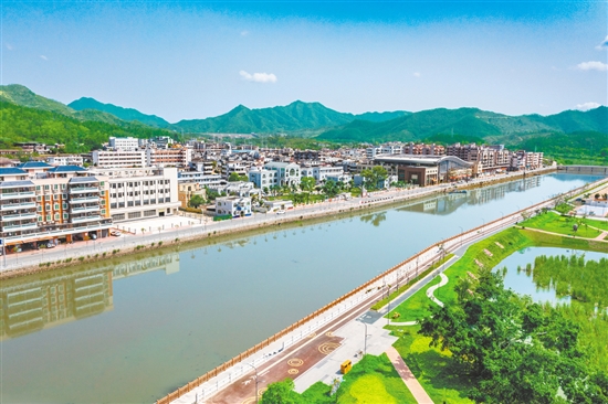 深井鎮(zhèn)通過(guò)實(shí)施美麗圩鎮(zhèn)“七個(gè)一”建設(shè)，一河兩岸顏值更高了、品質(zhì)更優(yōu)了、人居環(huán)境更好了。