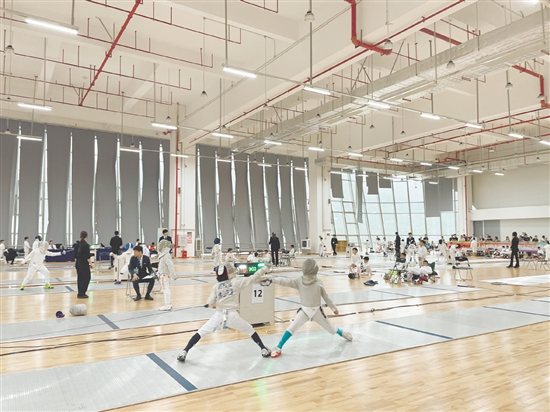 來自全省各地的1000名青少年劍客同臺(tái)競(jìng)技，以劍會(huì)友、切磋技藝。