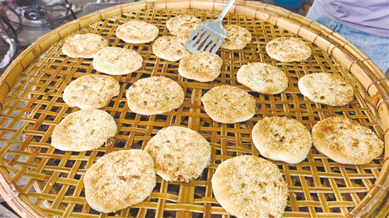 新鮮出爐的恩平燒餅。