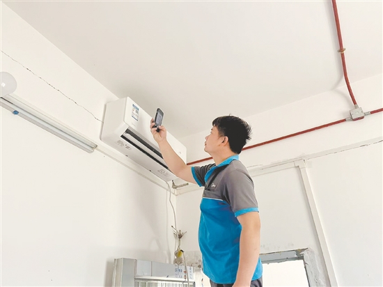 僑胞捐贈(zèng)的空調(diào)已安裝到位。