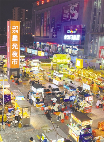 蓬江義烏星光夜市品類繁多，是深夜覓食的熱門之選。