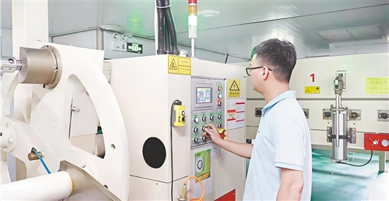 企業(yè)組建專(zhuān)業(yè)技術(shù)研發(fā)團(tuán)隊(duì)，重點(diǎn)攻關(guān)環(huán)保型、高性能膠粘材料核心技術(shù)。