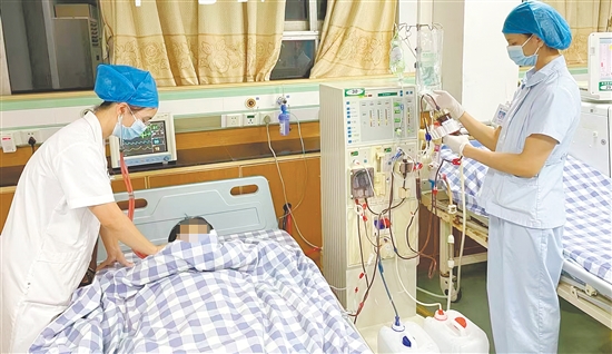 經(jīng)過專業(yè)救治，患者脫離生命危險(xiǎn)，病情好轉(zhuǎn)出院。