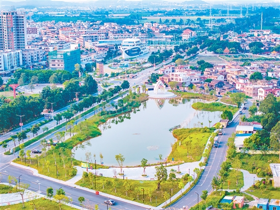 新會各鎮(zhèn)（街）將學(xué)習(xí)熱情轉(zhuǎn)化為推動重點(diǎn)工作的實(shí)際行動，以實(shí)干出政績。圖為崖門鎮(zhèn)。