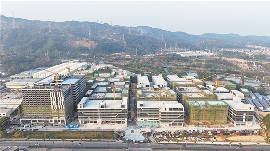 萬洋項(xiàng)目打造適配制造業(yè)中小微企業(yè)的高標(biāo)準(zhǔn)廠房及配套設(shè)施，聚焦的摩托車零部件等領(lǐng)域與杜阮鎮(zhèn)產(chǎn)業(yè)方向高度契合。