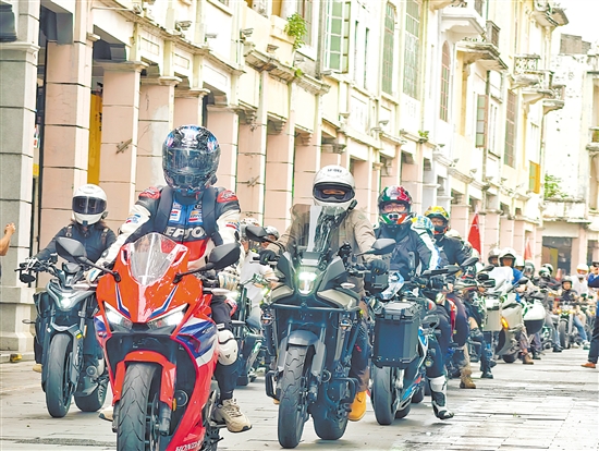 此次機車巡游活動，為清明假期的僑都增添了一抹酷炫而厚重的色彩。