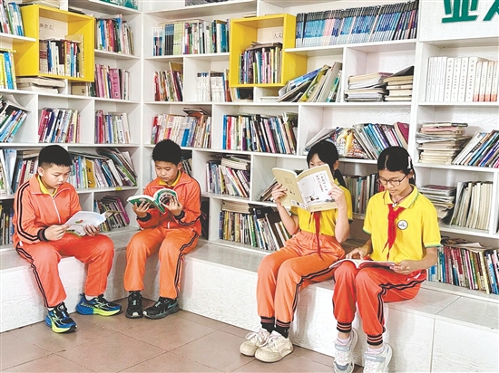 這批圖書為該校師生帶來(lái)了寶貴的精神財(cái)富。