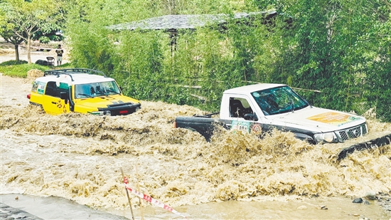 本次賽事將賽道設(shè)置在鄉(xiāng)村自然環(huán)境中，全長(zhǎng)約6.8公里的賽道，串聯(lián)起平地、泥地、叢林及淺灘水域等多種地形。