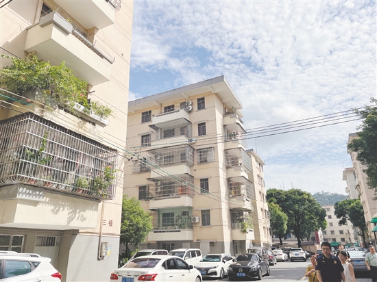 恩城街道西門社區(qū)完成了外墻、路面、公園等一系列改造，造福廣大居民。