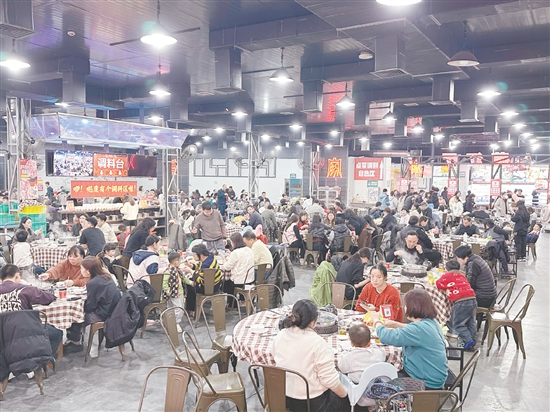 五洞牛肉吸引眾多食客。