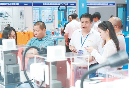 近200家先進(jìn)裝備企業(yè)、數(shù)字化服務(wù)商及科研機(jī)構(gòu)集中亮相江門制博會(huì)。