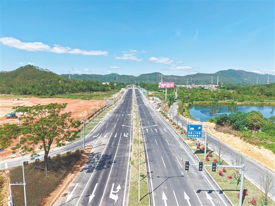 按照城市整體發(fā)展規(guī)劃，未來恩平大道將持續(xù)優(yōu)化道路沿線綠化景觀、市政設(shè)施、慢行系統(tǒng)和公共服務(wù)配套，全力打造一條集交通通行、生態(tài)休閑、品質(zhì)居住、商業(yè)集聚、文體康養(yǎng)于一體的城市綜合發(fā)展主軸。