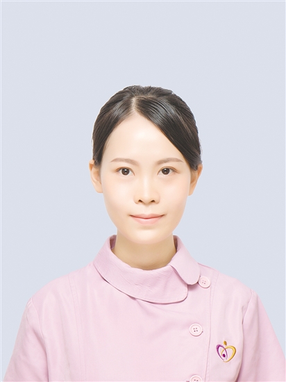 姓名：區(qū)淑青