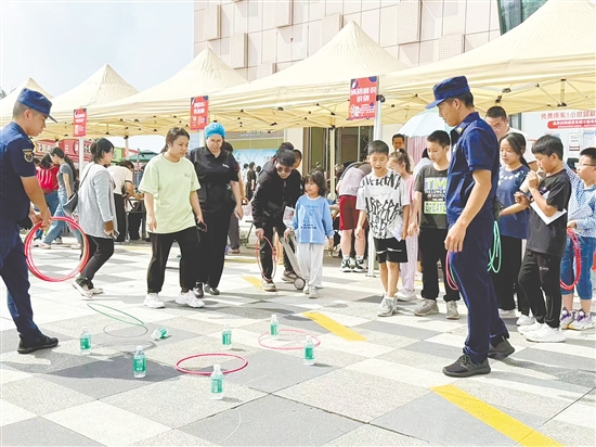 活動設(shè)置多個(gè)互動游戲攤位，吸引眾多市民參與。