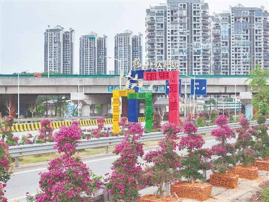 整治后的大雁山高速出入口。