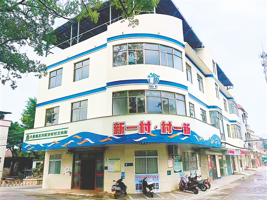 位于新一村村口的村標(biāo)logo設(shè)計(jì)新穎，格外吸睛。