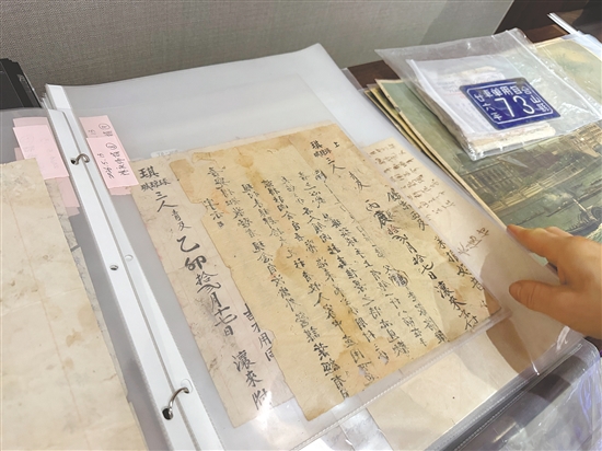 熱心市民無償捐贈(zèng)4批珍貴文物，共計(jì)500余件，涵蓋中堂畫作、家族書信、老照片、歷史史料等多種類型。
