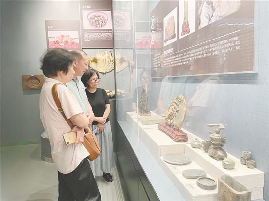 恩平市博物館內(nèi)珍藏的文物是見(jiàn)證城市變遷、承載歷史情懷的無(wú)價(jià)之寶。