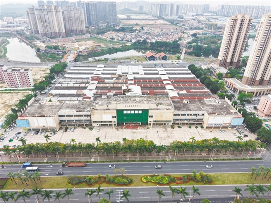 康盛商貿(mào)中心完成升級(jí)改造與招商運(yùn)營(yíng)后，將重點(diǎn)引進(jìn)潮流購(gòu)物、特色餐飲、休閑娛樂等多元商業(yè)業(yè)態(tài)，全力打造“一站式”綜合性商業(yè)新地標(biāo)。