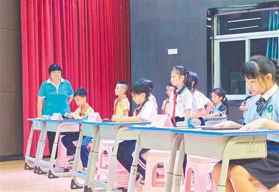 選手們反應(yīng)敏捷、妙語連珠，充分展現(xiàn)了扎實的成語知識積累和出色的臨場應(yīng)變能力。