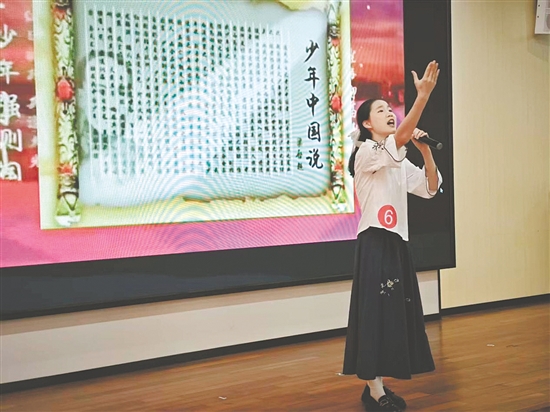 選手誦讀《少年中國說》。