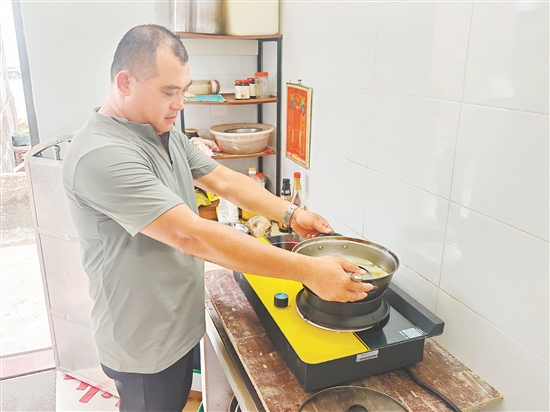 茫洲島村民使用電燃?xì)庠睢? alt=