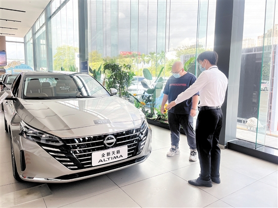 要盡早提到新車(chē)，享受乘用車(chē)消費(fèi)補(bǔ)貼，建議消費(fèi)者購(gòu)車(chē)時(shí)盡量選擇現(xiàn)車(chē)。