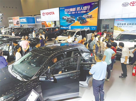 江門(mén)日?qǐng)?bào)社去年舉辦的兩場(chǎng)大型車(chē)展拉動(dòng)江門(mén)車(chē)市銷(xiāo)量。