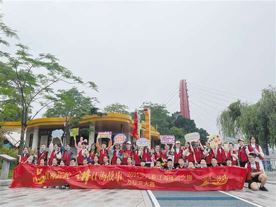 小記者們收獲了難忘的江海體驗(yàn)之旅。