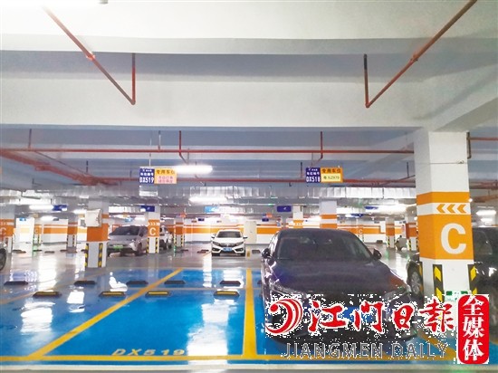 部分開發(fā)商對車位進(jìn)行大力促銷。