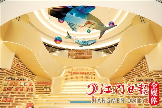 臺山中心圖書館書籍種類繁多。