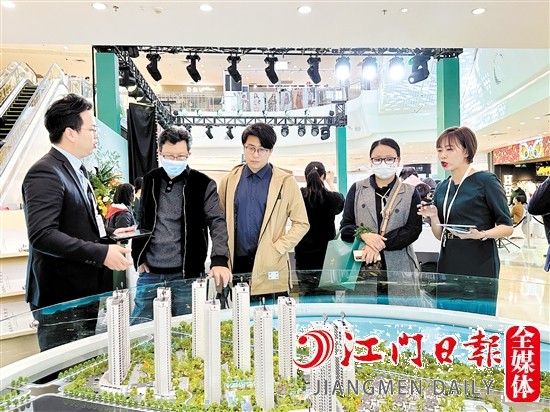 城市展廳的開(kāi)放，吸引不少市民前來(lái)了解項(xiàng)目詳情。